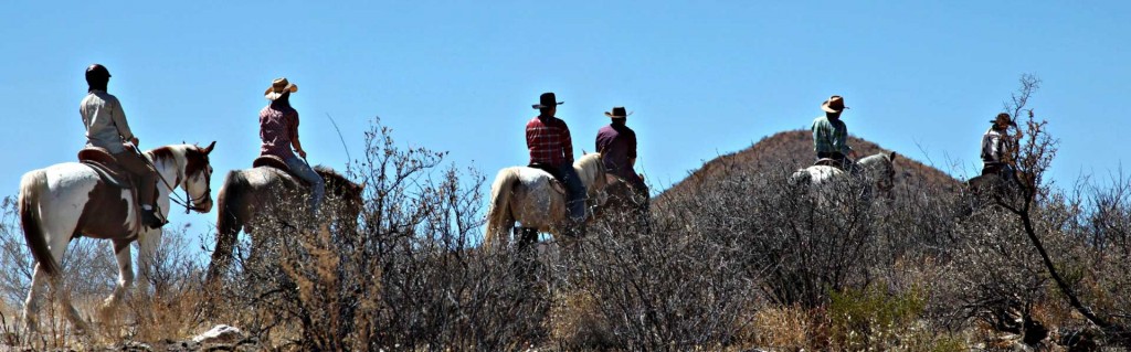 Horse trail ride bei Sonnenuntergang & Western BBQ